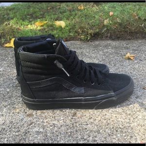 Vans Off the Wall Hightop Black Sneakers Sk8 Hi
